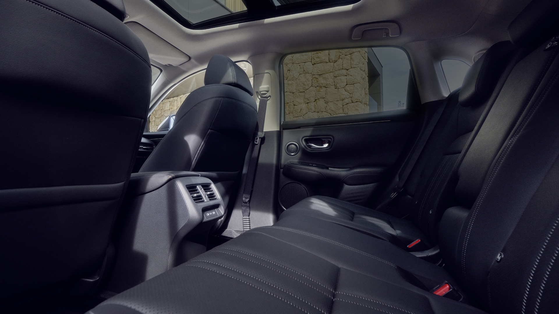 Zadní sedadlo s body systému uchycení dětské sedačky ISOFIX