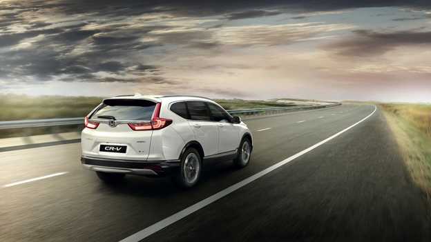 Tříčtvrtinový pohled zezadu na model CR-V Hybrid