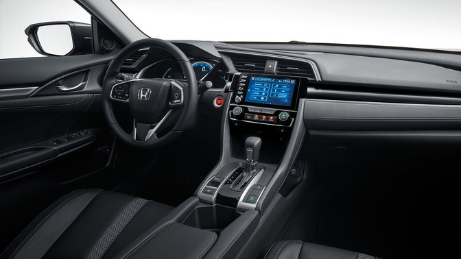 Detailní pohled na automatickou převodovku modelu Honda Civic sedan