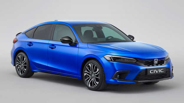 Honda Civic e:HEV se sadou Carbon Style