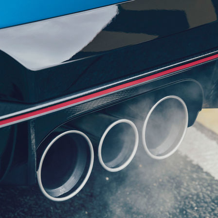 Detailní záběr na výfuk modelu Civic Type R