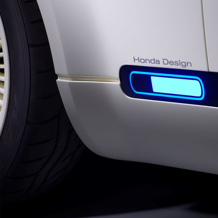 Detailní záběr na akumulátorový pohon konceptu Honda Urban EV