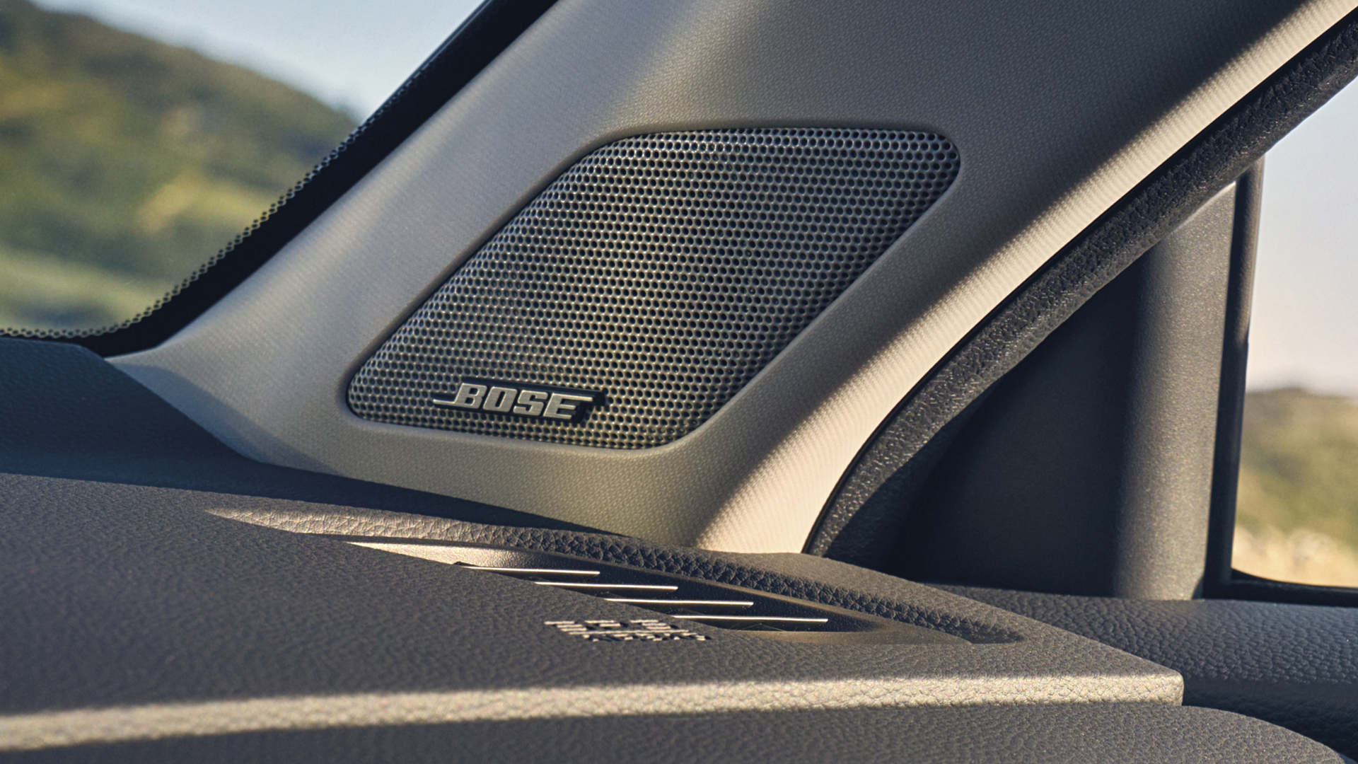 Detailní záběr na reproduktory Bose vozu Honda CR-V Hybrid