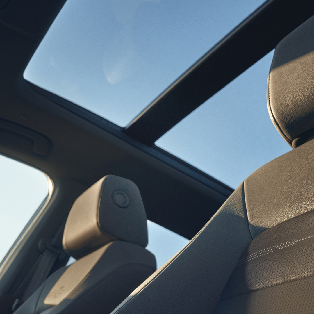 Detailní záběr na panoramatickou střechu vozu Honda CR-V Hybrid