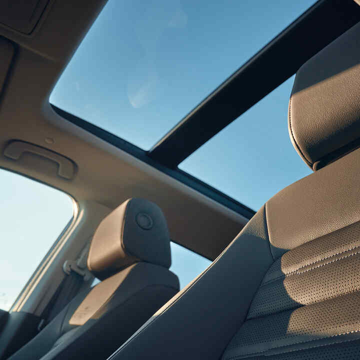Detailní záběr na panoramatickou střechu vozu Honda CR-V Hybrid