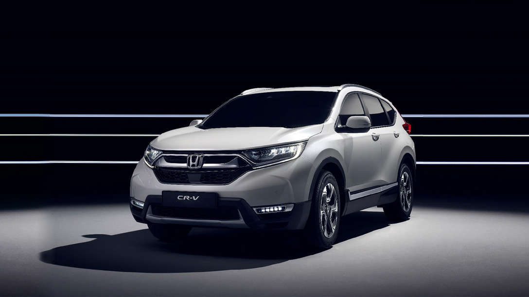 Boční pohled zepředu na pokročilou hybridní hnací jednotku modelu Honda CR-V.