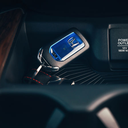 Detailní záběr na klíč od vozu Honda CR-V Hybrid