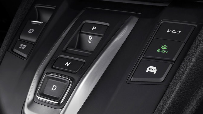 Detailní záběr na konzolu v interiéru vozu Honda CR-V Hybrid