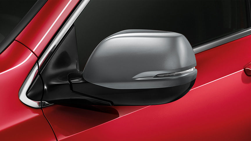 Detailní záběr na kryty zpětných zrcátek modelu Honda CR-V Hybrid