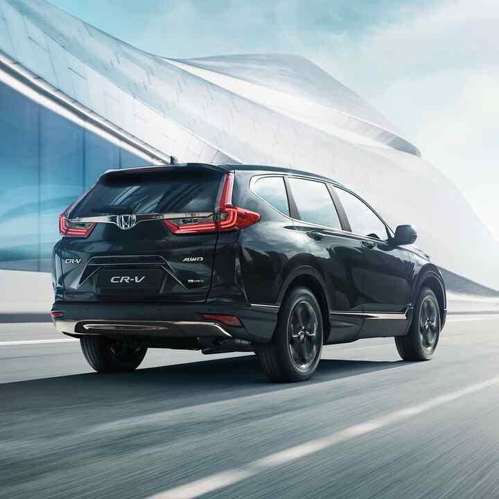 Tříčtvrtinový pohled zezadu na model Honda CR-V Hybrid Sportline