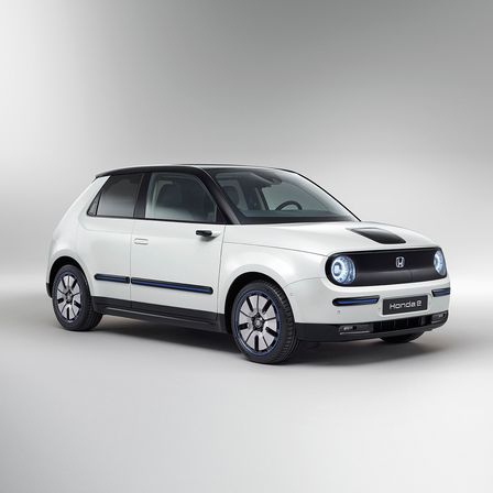 Přední tříčtvrtinový pohled na model Honda e.