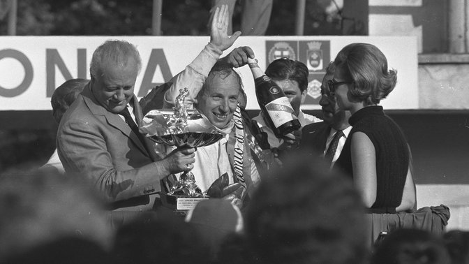 John Surtees při našem druhém vítězství Formule 1 v Monze.