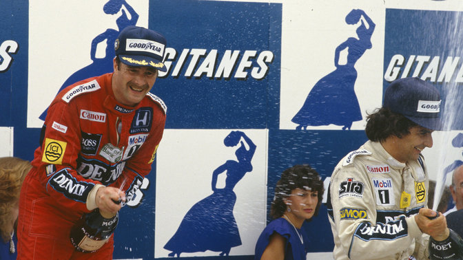 Nigel Mansell slaví vítězství v Poháru konstruktérů, které předznamenalo začátek zlaté éry.