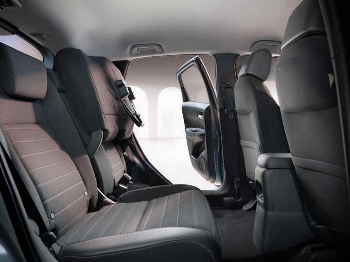 Interiér vozu Jazz Hybrid s ukázkou sklopných sedadel