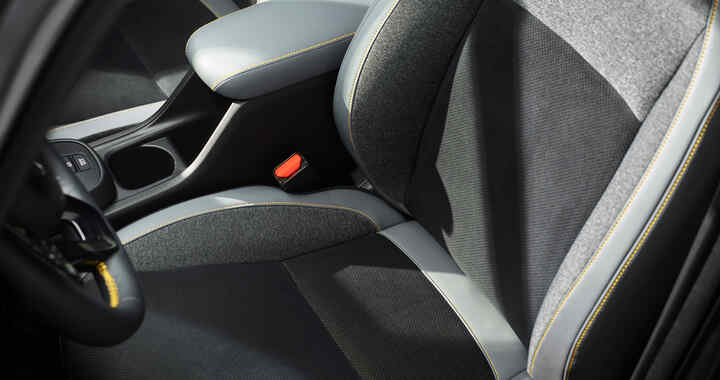 Vyhřívaná sedadla Honda Jazz se žlutým prošíváním