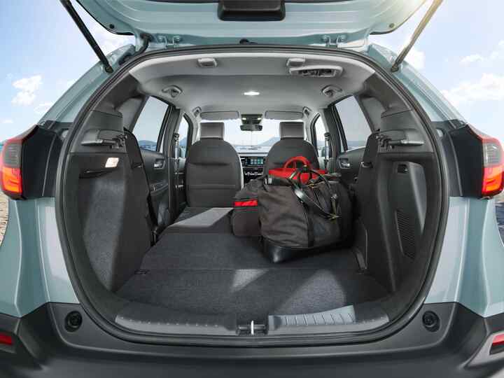 Kufr vozu Honda Jazz se sklopenými sedadly zadní řady pro větší úložný prostor