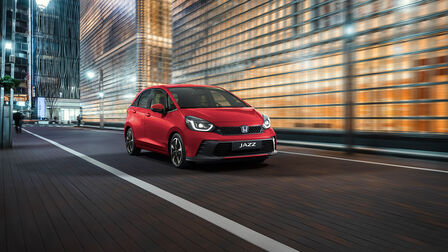 Parkovací senzory vpředu a vzadu