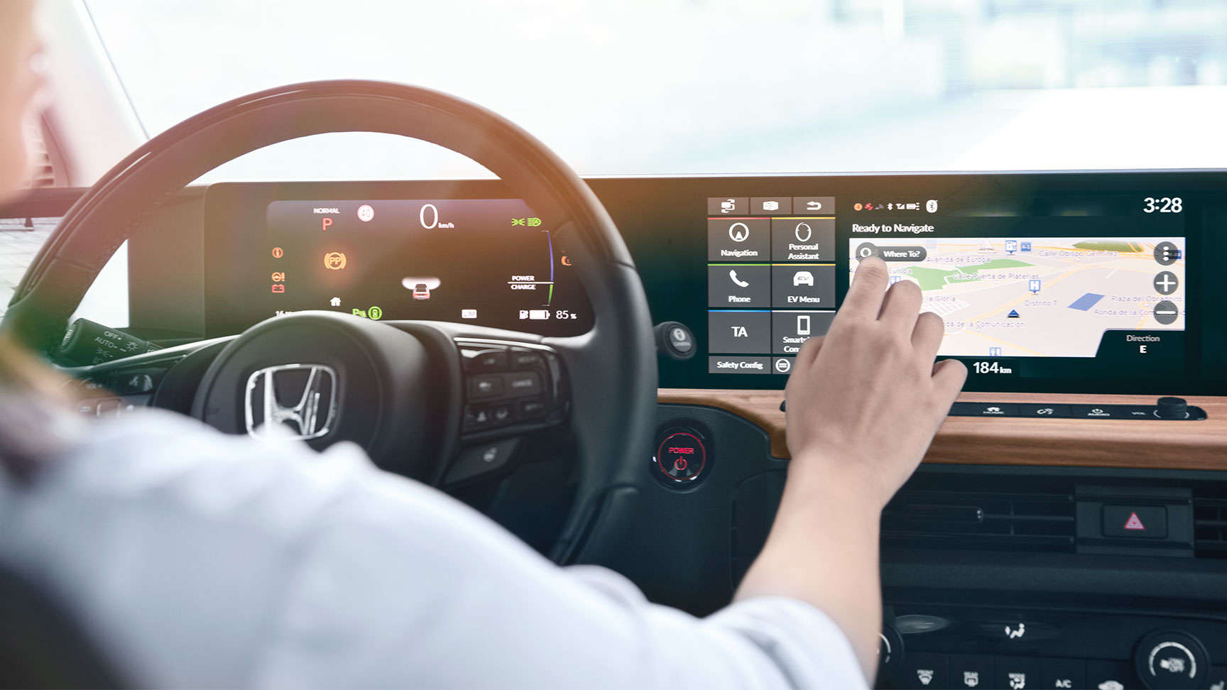 Řidič používající obrazovku GPS