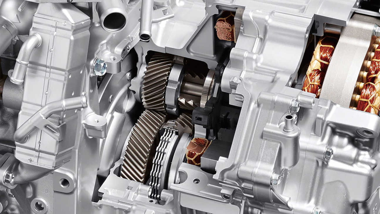 Detailní pohled na spojku spojenou s motorem hybridních automobilů Honda