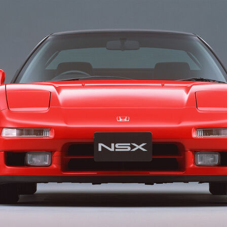 Pohled zepředu na model Honda NSX, studiový snímek