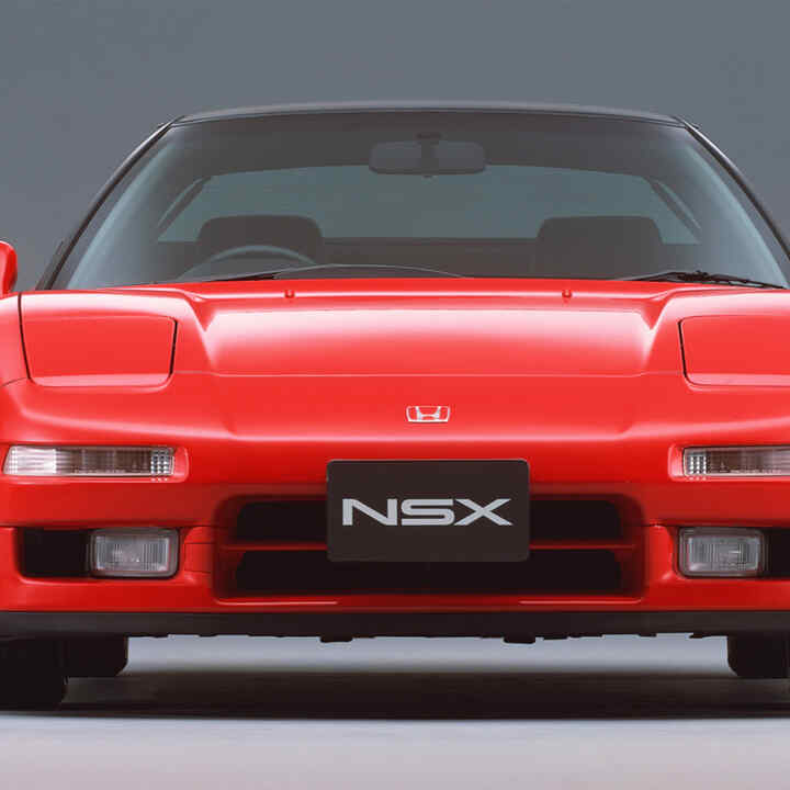Pohled zepředu na model Honda NSX, studiový snímek