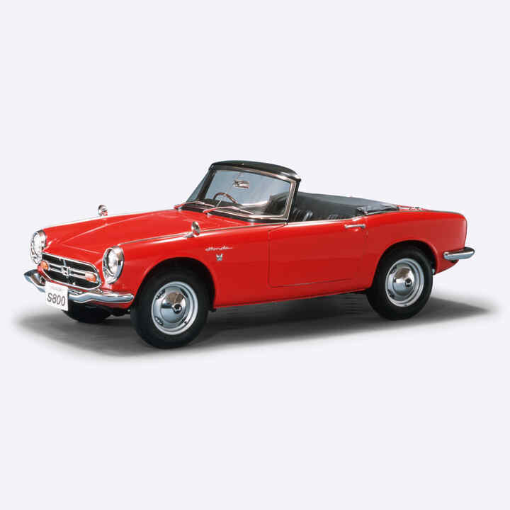 Přední tříčtvrtinový pohled na model Honda S800