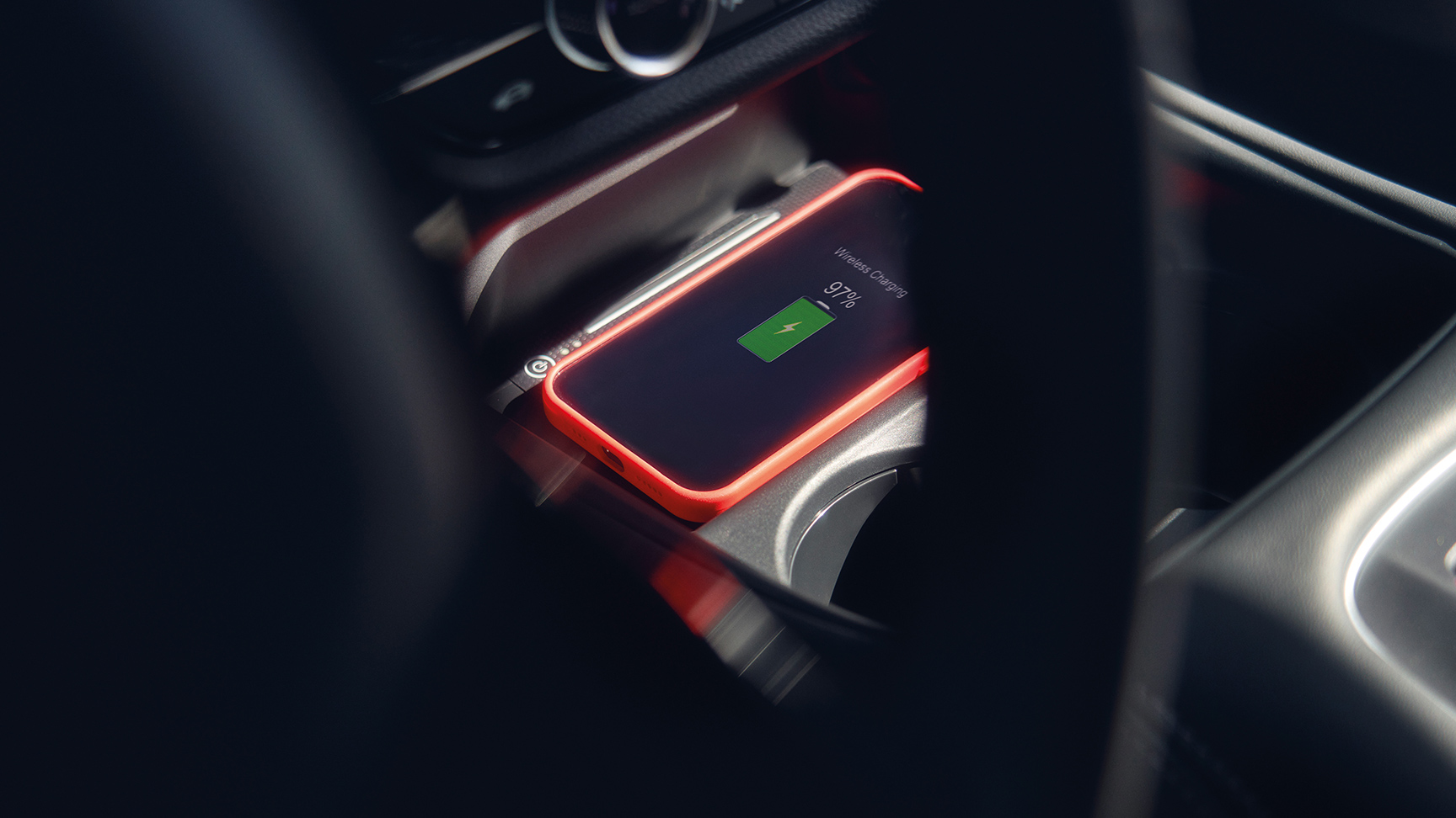 Bezdrátové nabíjení telefonu vozu ZR-V