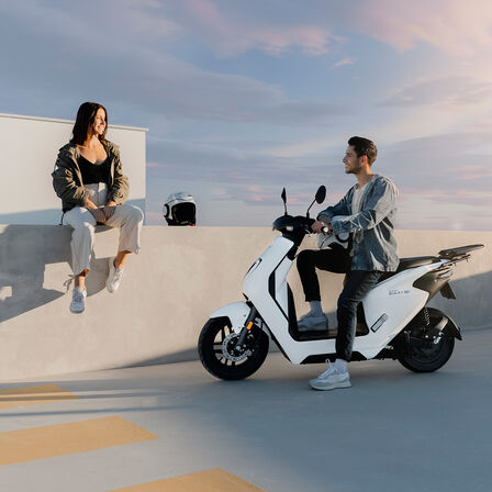 Honda EM1E – venkovní snímek