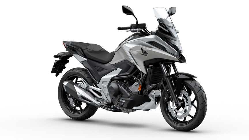 Tříčtvrtinový pohled zpředu zprava na model Honda NC750X ve studiu