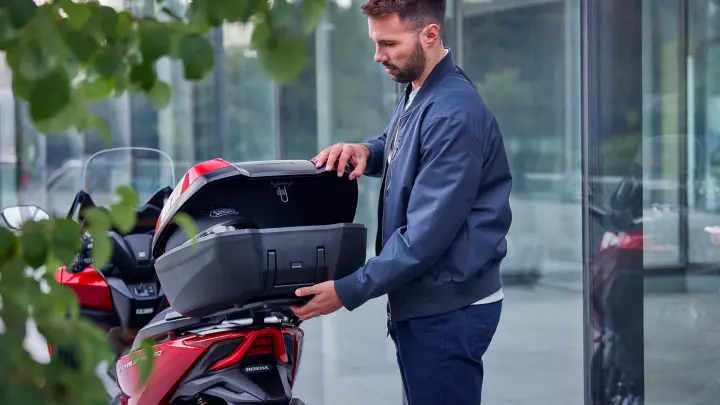 Chytrý horní kufr modelu Forza