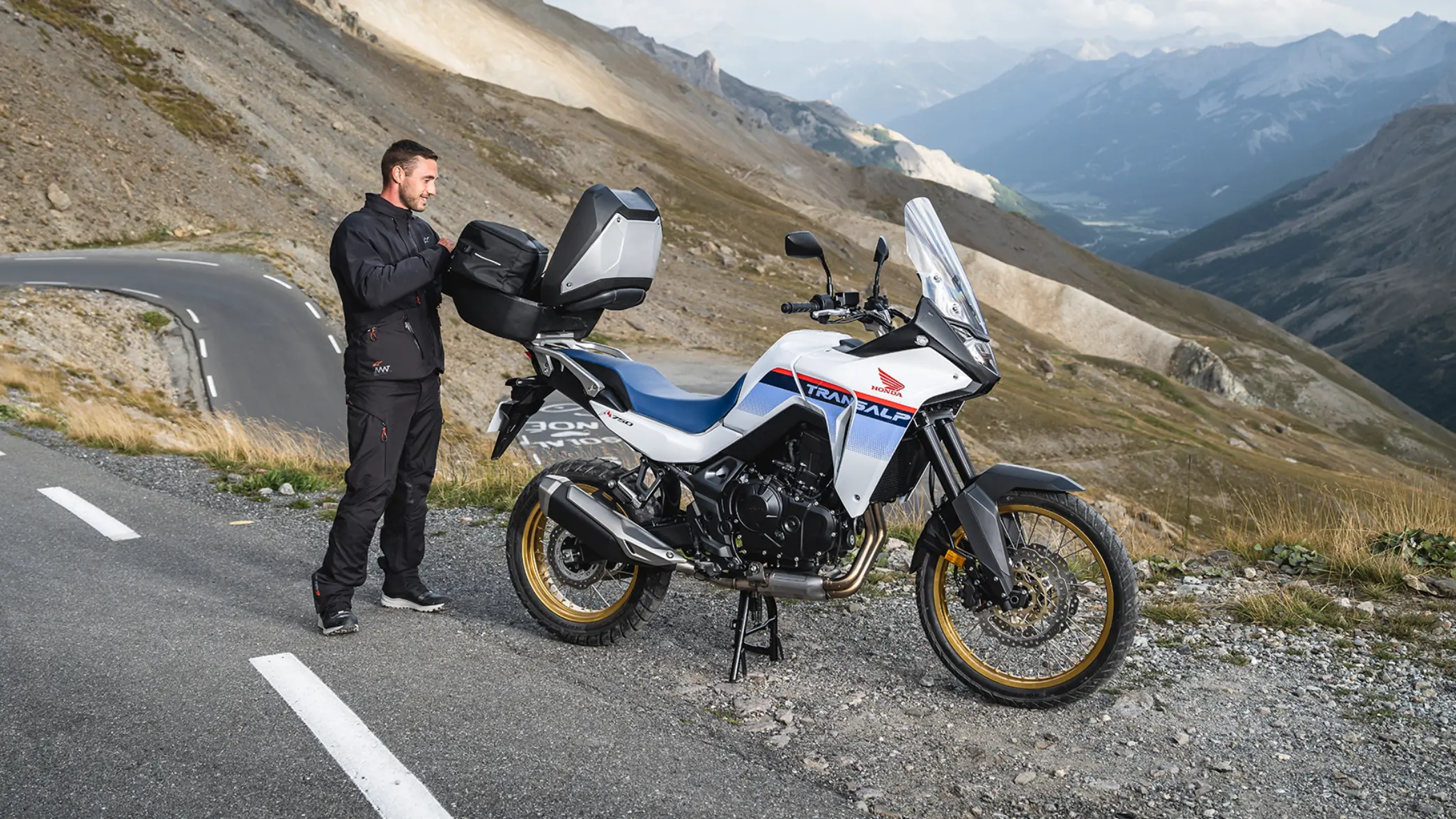 Video o modelu Honda Transalp se sadou Urban Pack