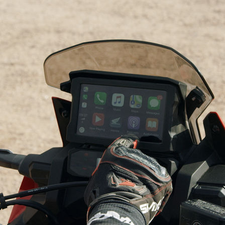 Honda Africa Twin Adventure Sports, záběr na displej TFT