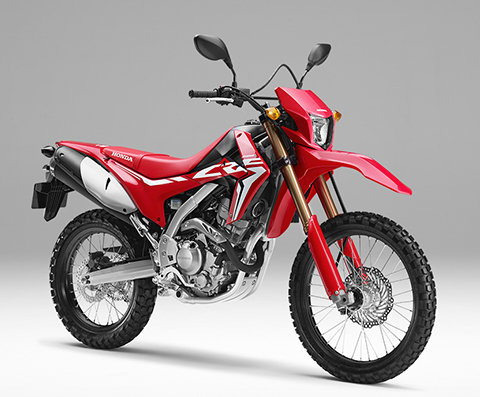 Tříčtvrťový pohled z přední pravé strany na model CRF250L