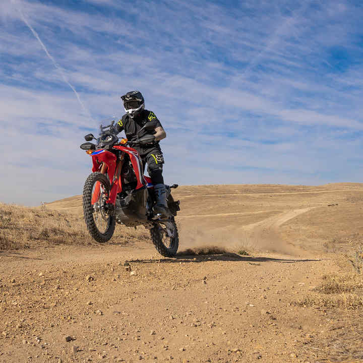 Honda CRF300 Rally všudypřítomné dobrodružství