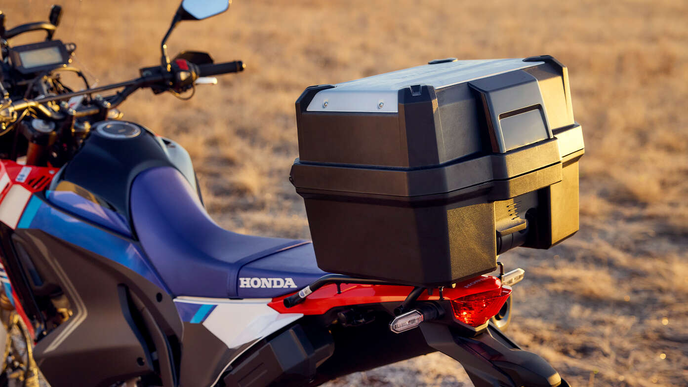 CRF300L – Sada horního boxu o objemu 38 l