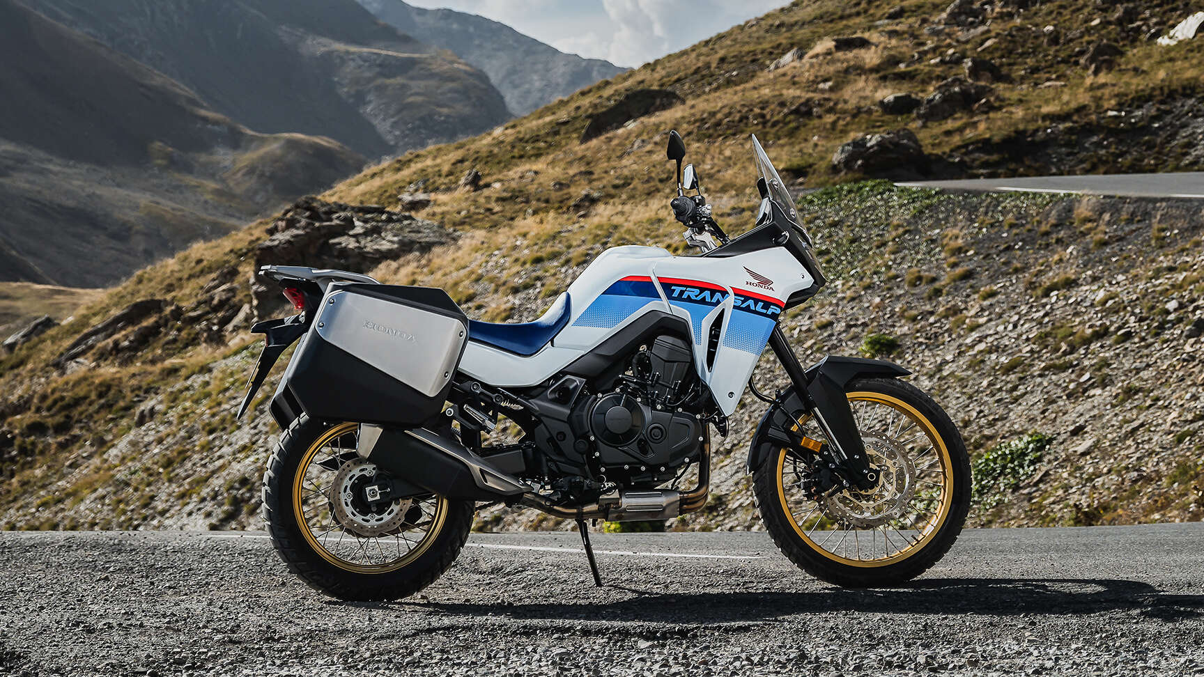 XL750 Transalp se sadou Touring Pack.