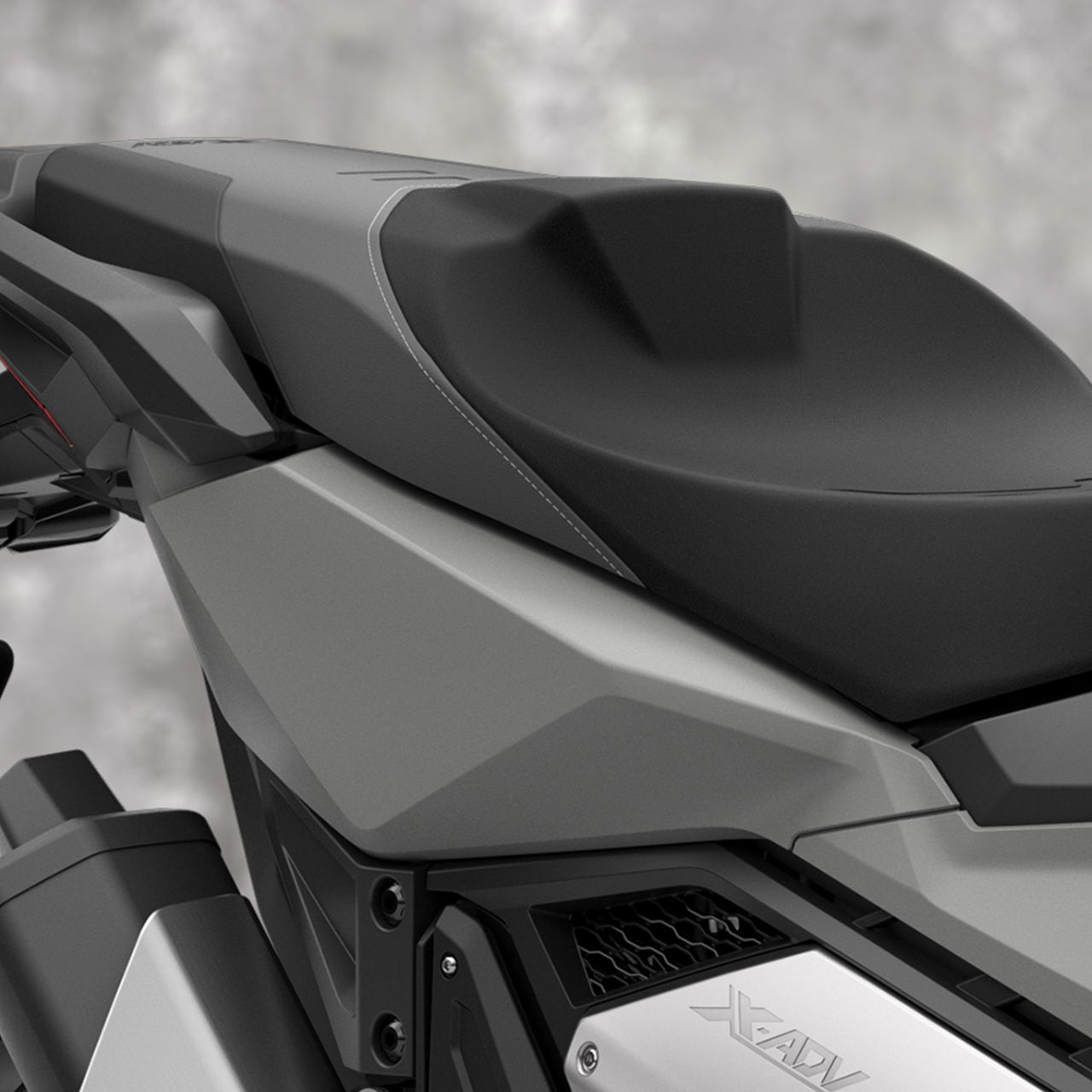 Detail sedadla motocyklu Honda X-ADV.