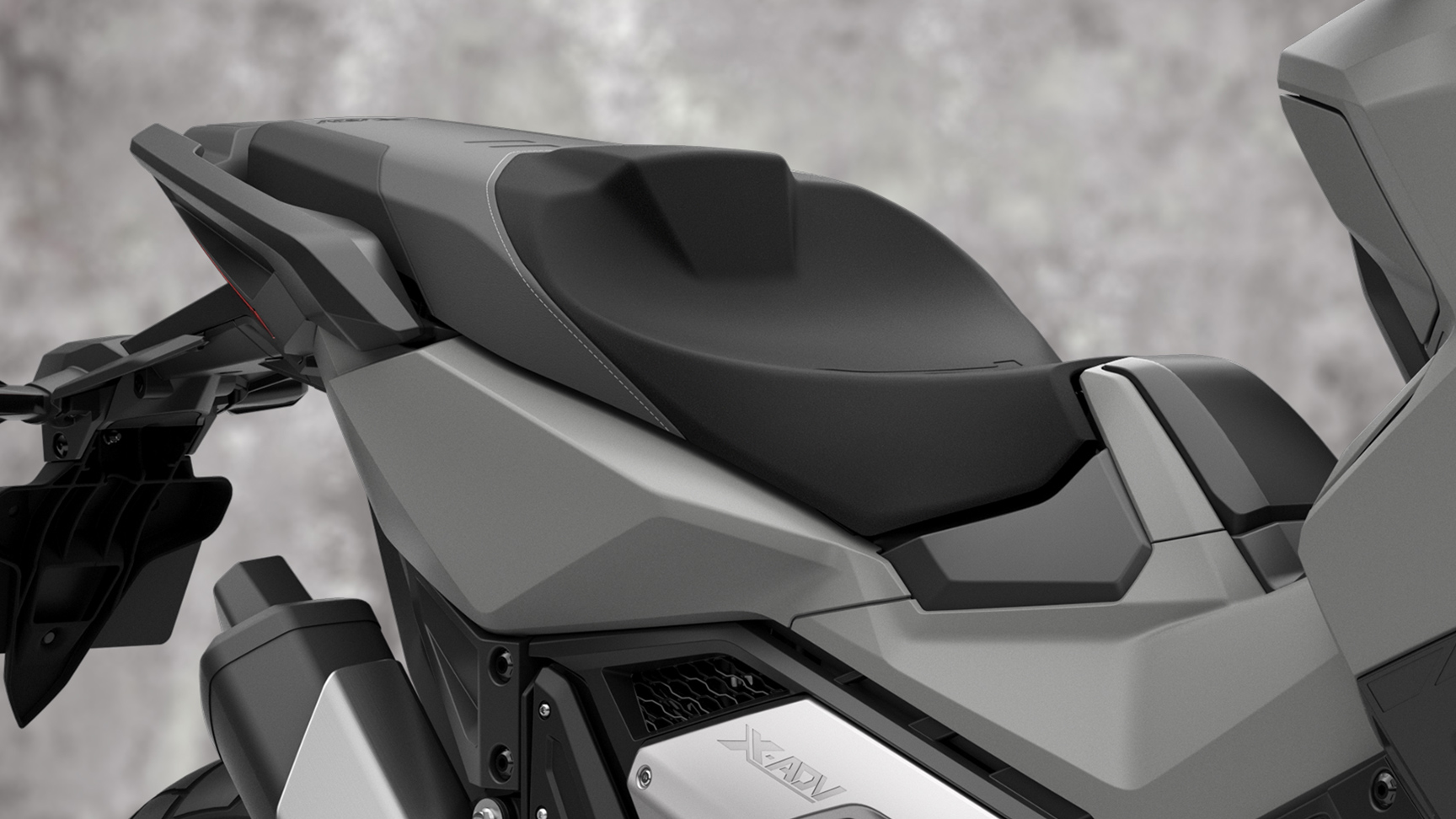 Detail sedadla motocyklu Honda X-ADV.