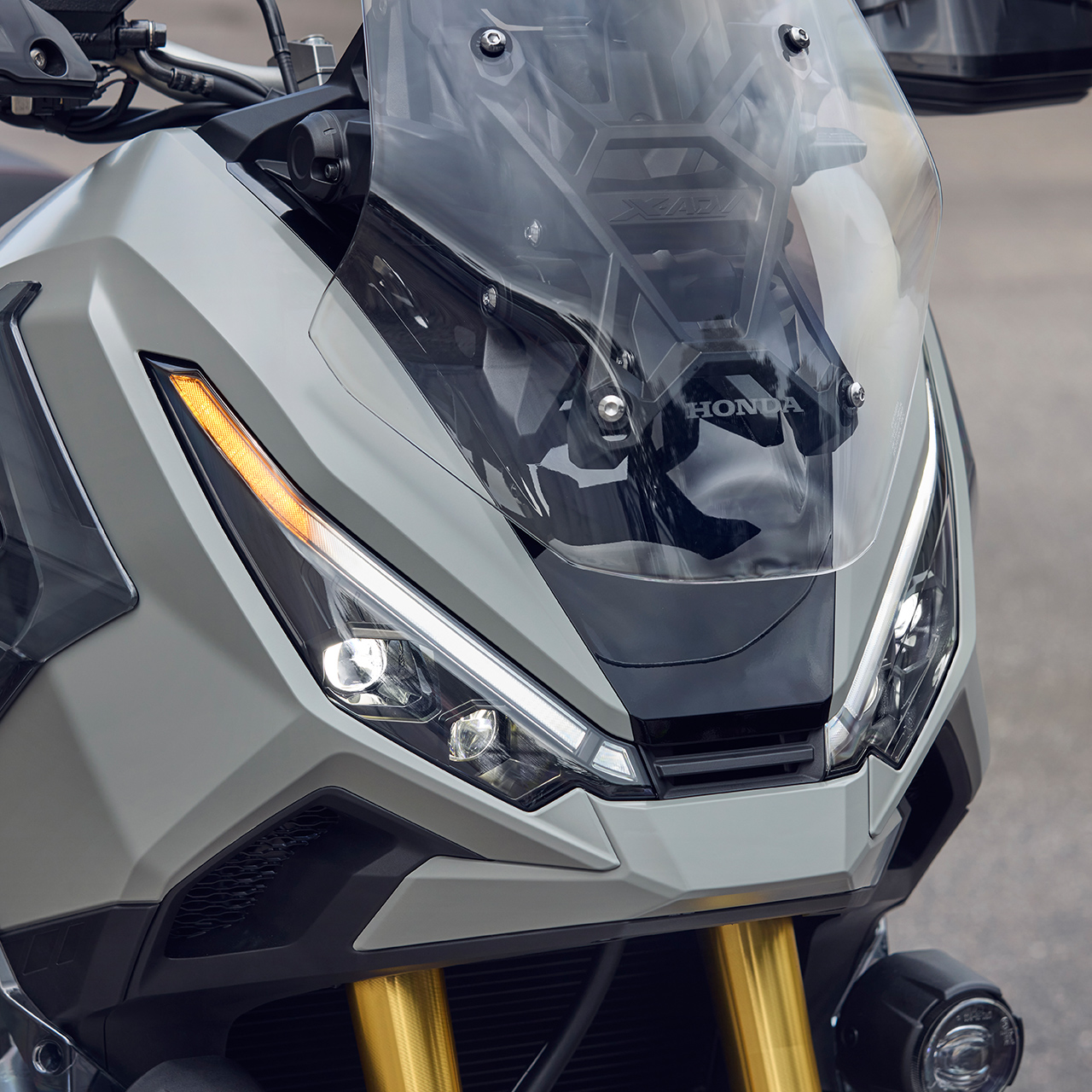 Dva projektorové LED světlomety X-ADV