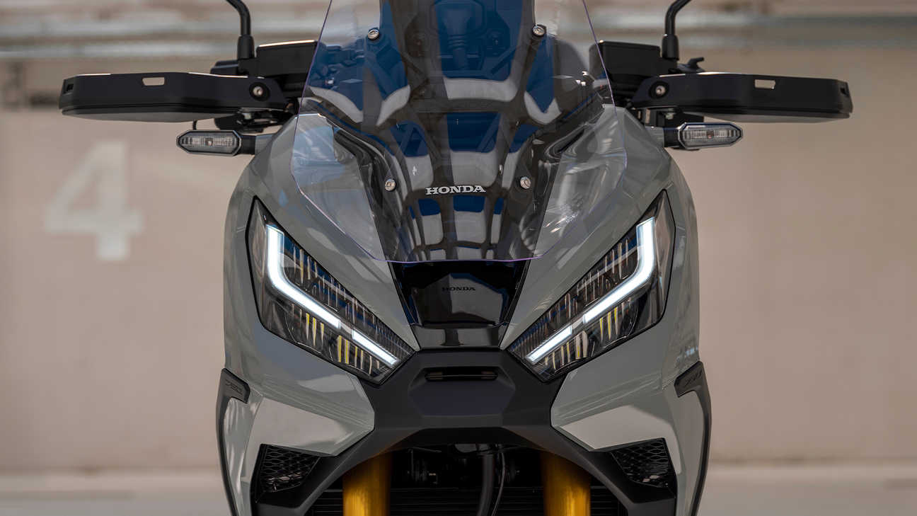 X-ADV, světlomety LED DRL s dalším úložným prostorem