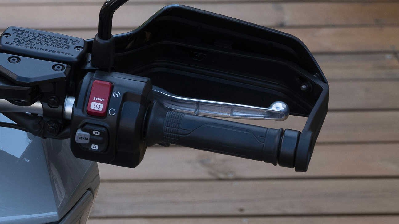 X-ADV, elektronické ovládání plynu a 5 jízdních režimů