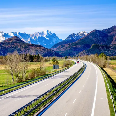 Dálnice v evropských Alpách – u Garmisch-Partenkirchenu