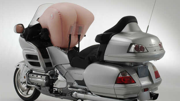 2006 – První systém motocyklových airbagů na světě