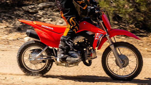 Dvojitý páteřový ocelový rám a zesílená zadní kyvná vidlice modelu CRF110F