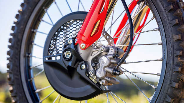 Třmen přední brzdy modelu CRF250R ve specifikaci HRC