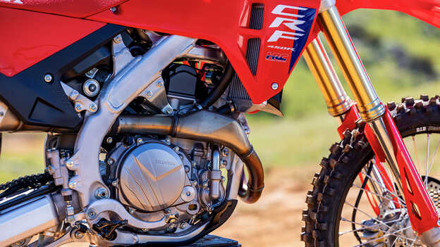 CRF450R Čtyřventilový motor Unicam o objemu 449,7 cm3
