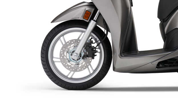 Honda SH350i – 16palcové přední a zadní kolo, vysoce kvalitní zavěšení a brzdy se systémem ABS