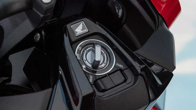 5palcový TFT měřič, Honda RoadSync a Smart Key