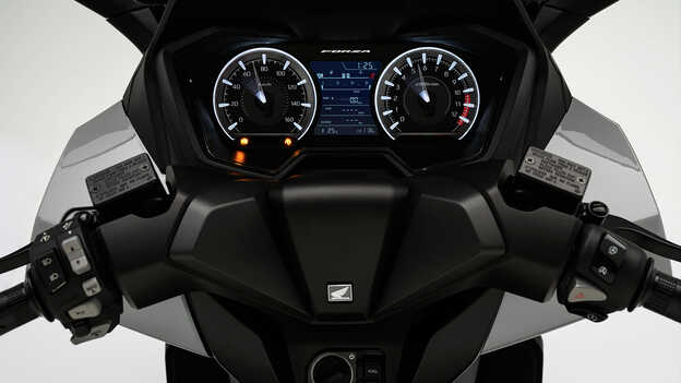 Honda Forza 125 – pohled jezdce.