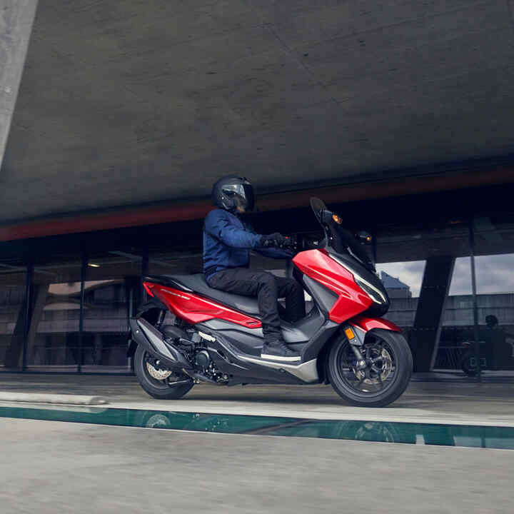 Honda Forza 350 – obrázek z akčního videa